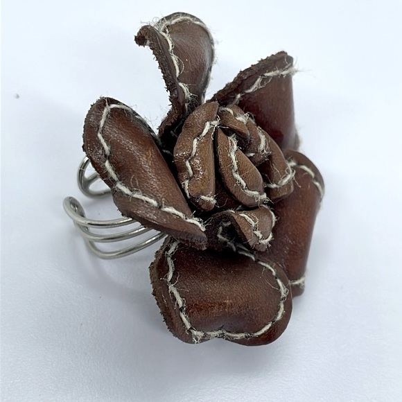 Leather ring - Picture 1 of 3